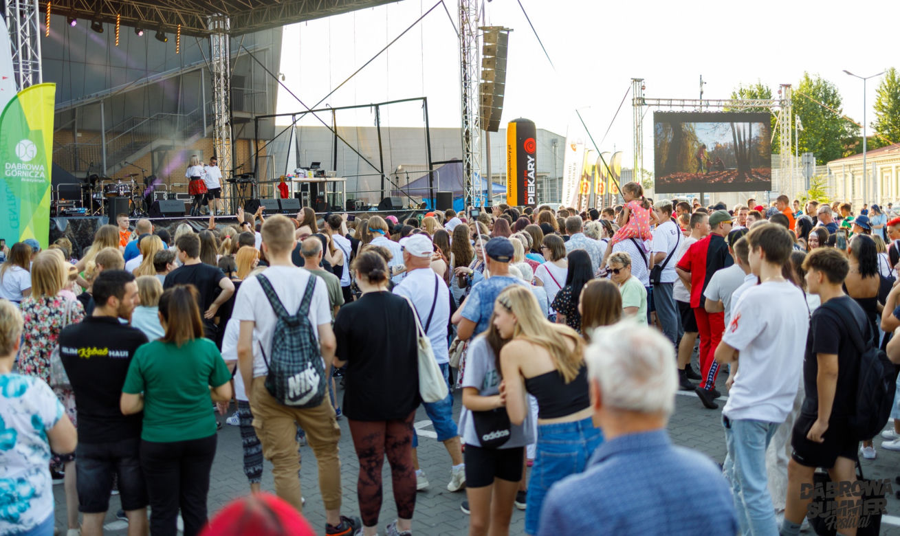 Dąbrowa Summer Festival 2023. W piątek, 7 lipca, wystąpili: Zenek Martyniuk z zespołem Akcent oraz grupa DiscoBoys
