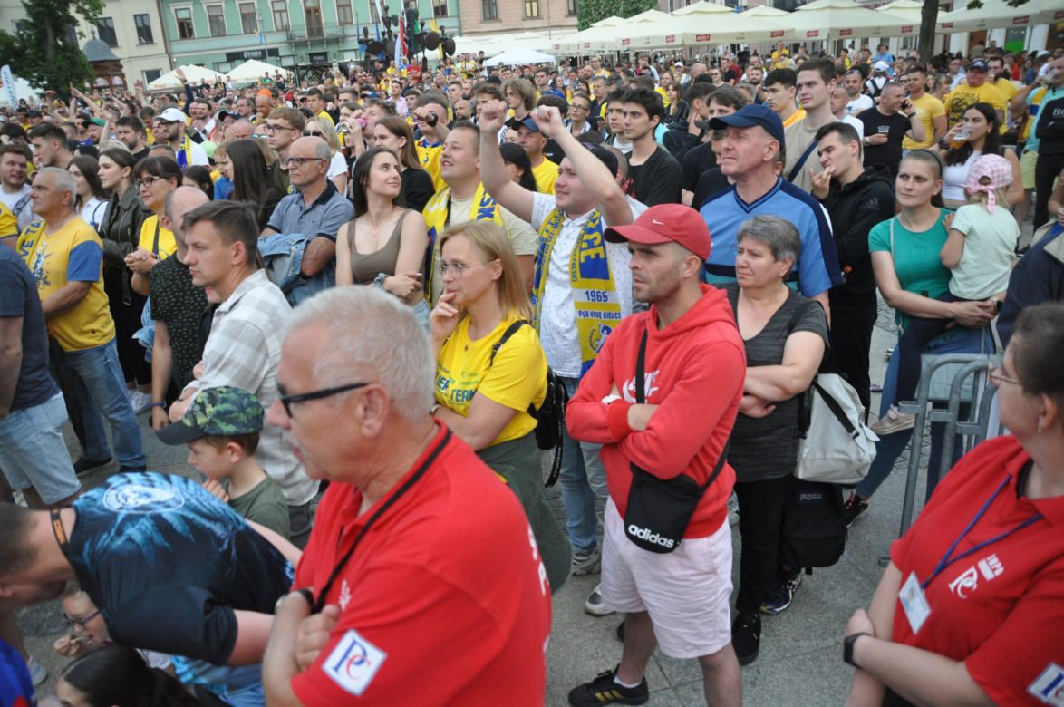 Barlinek Industria Kielce w finale Ligi Mistrzów! Feta w strefie kibiców po zwycięstwie nad Paris Saint-Germain