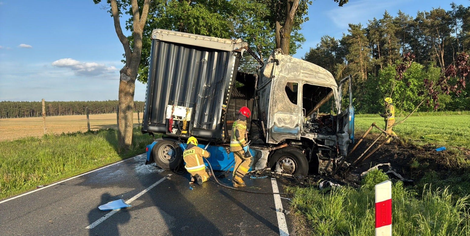 Płonąca ciężarówka i zmiażdżona osobówka. Straszny wypadek koło Świebodzina