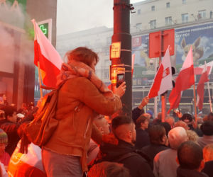 Biało-czerwony marsz na ulicach Warszawy