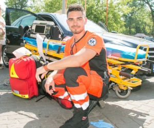 25 minut gotowałem sie w aucie