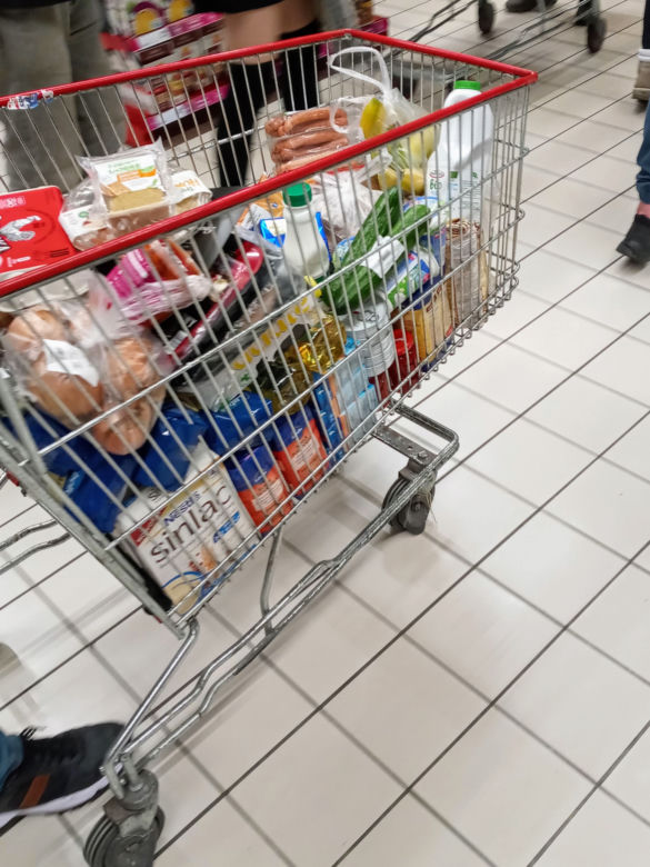 Oblężenie w szczecińskich sklepach z powodu koronawirusa