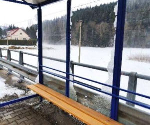 Niszczył kosze na śmieci i autobusowe wiaty.  Teraz stanie przed sądem