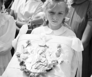 Uroczystość Bożego Ciała w Warszawie celebrowana przez Prymasa Polski kardynała Stefana Wyszyńskiego - 1957 rok