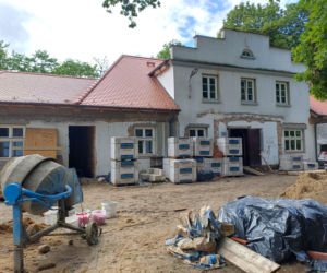 remont dworku w Kuźnicy Grabowskiej