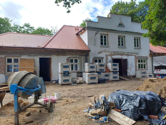 remont dworku w Kuźnicy Grabowskiej