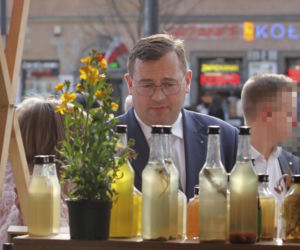 Minister rolnictwa Stefan Krajewski na jarmarku wielkanocnym