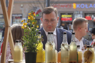 Minister rolnictwa Stefan Krajewski na jarmarku wielkanocnym