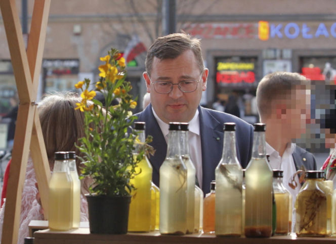 Minister rolnictwa Stefan Krajewski na jarmarku wielkanocnym