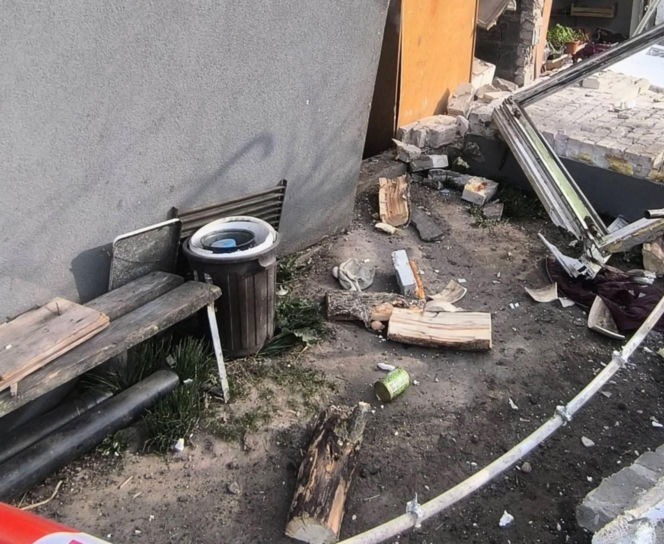 W wyniku wybuchu butli z gazem propan-butan, budynek jednorodzinny został mocno uszkodzony