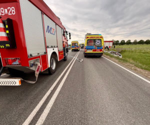 Wypadek na DK-63, zderzenie autobusu i osobówki