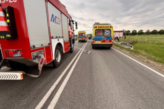 Wypadek na DK-63, zderzenie autobusu i osobówki