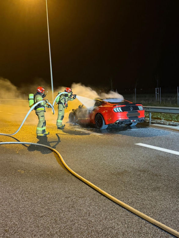 Pożar na S3 na Dolnym Śląsku. Ford Mustang stanął w ogniu. Co się stało?