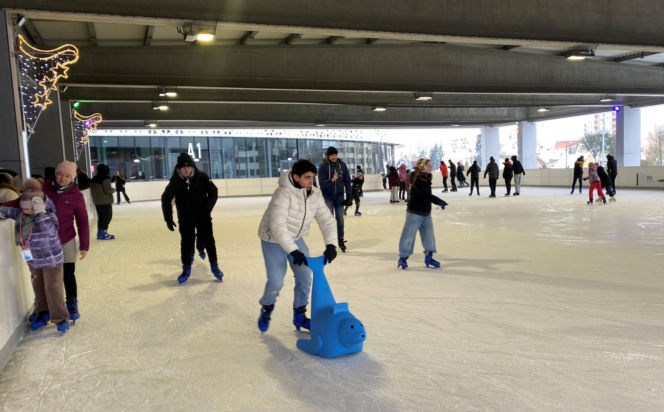 Kryte lodowisko przy Hali Urania
