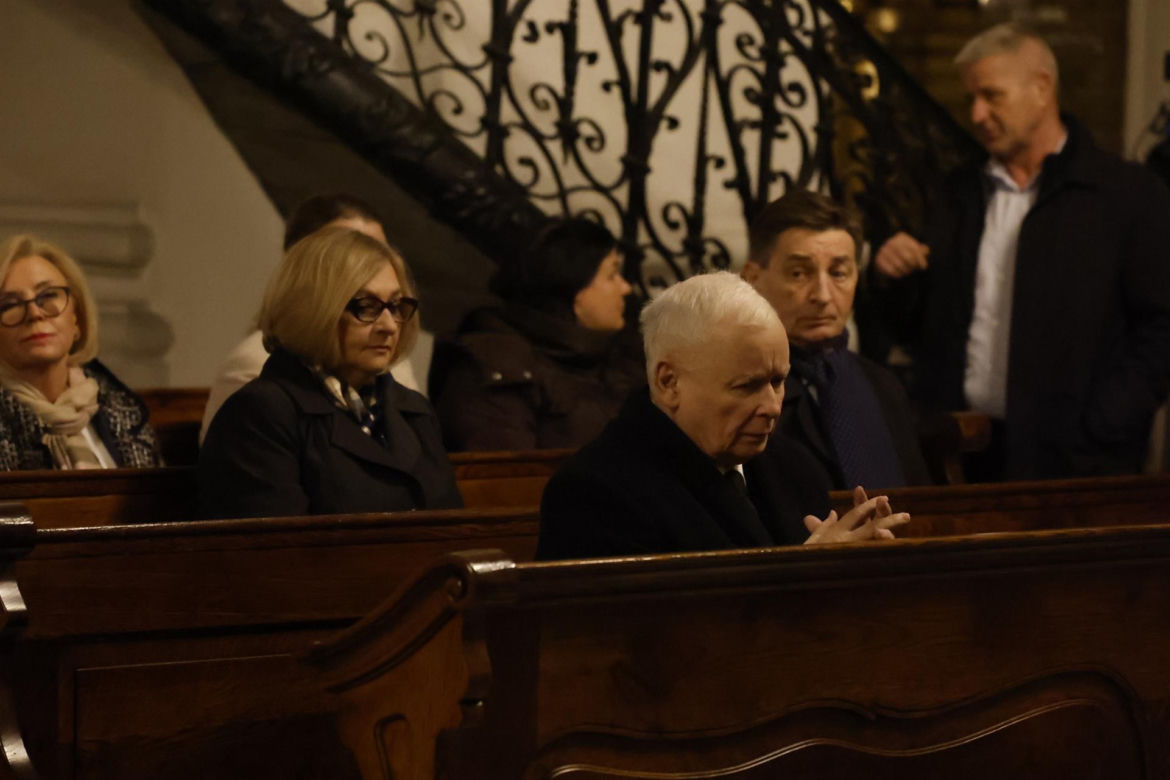 Jarosław Kaczyński z posłami na mszy św. w intencji Barbary Skrzypek