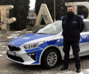 Podlaskie. Pan Piotr stracił dom w pożarze. Dzielnicowy zorganizował dla niego kontener mieszkalny