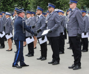 Święto policji w Toruniu. Funkcjonariusze odebrali nagrody i nominacje