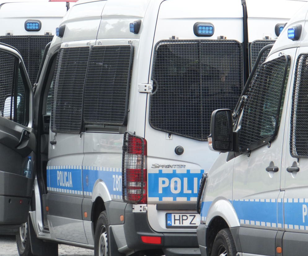 Nalot policji na mieszkanie w Białymstoku. Policja: sprawa jest rozwojowa [ZDJĘCIA]