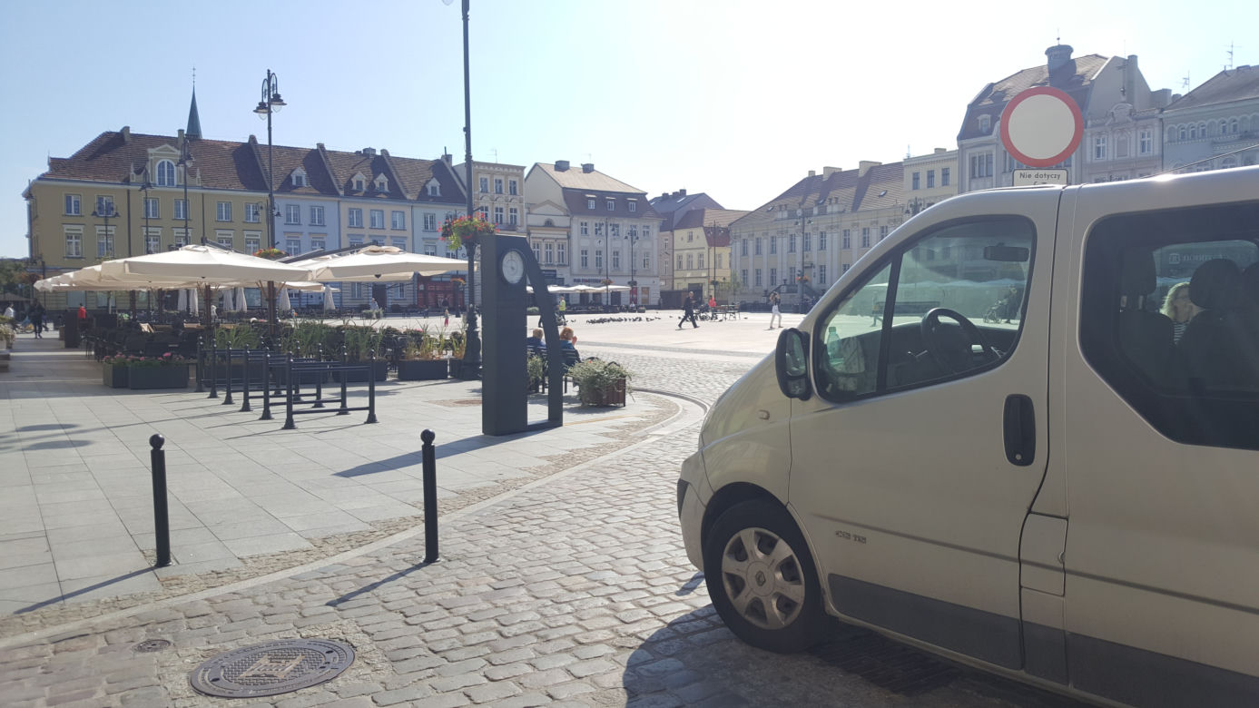 Nowa organizacja ruchu w centrum Bydgoszczy. Służby ratunkowe mają specjalne klucze