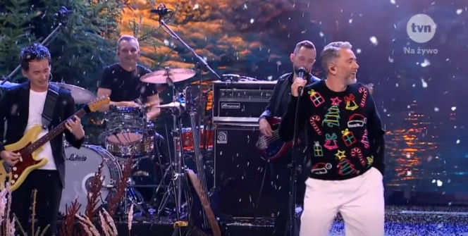 TVN zrobił to jako pierwszy. Badach w świątecznym sweterku otwiera sezon na Mikołaja i choinki