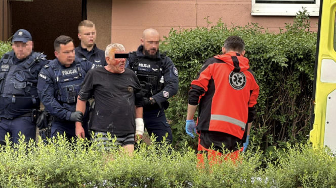 Zabarykadował się w łazience z nożem. Na warszawskiej Woli znaleziono ciało 67-letniej Ewy