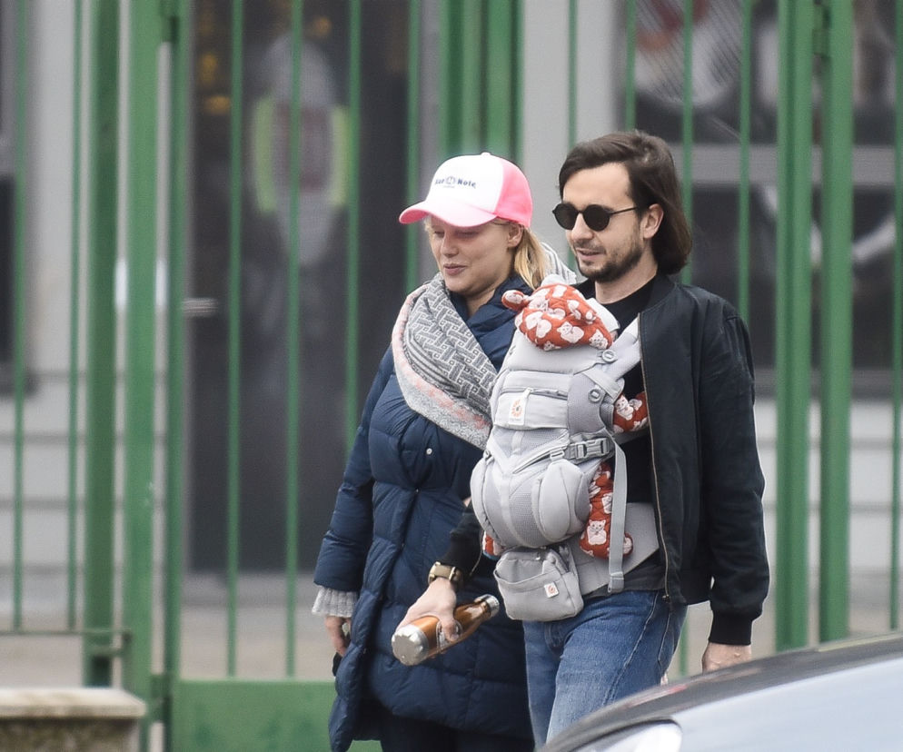 Joanna Kulig na spacerze z rodziną