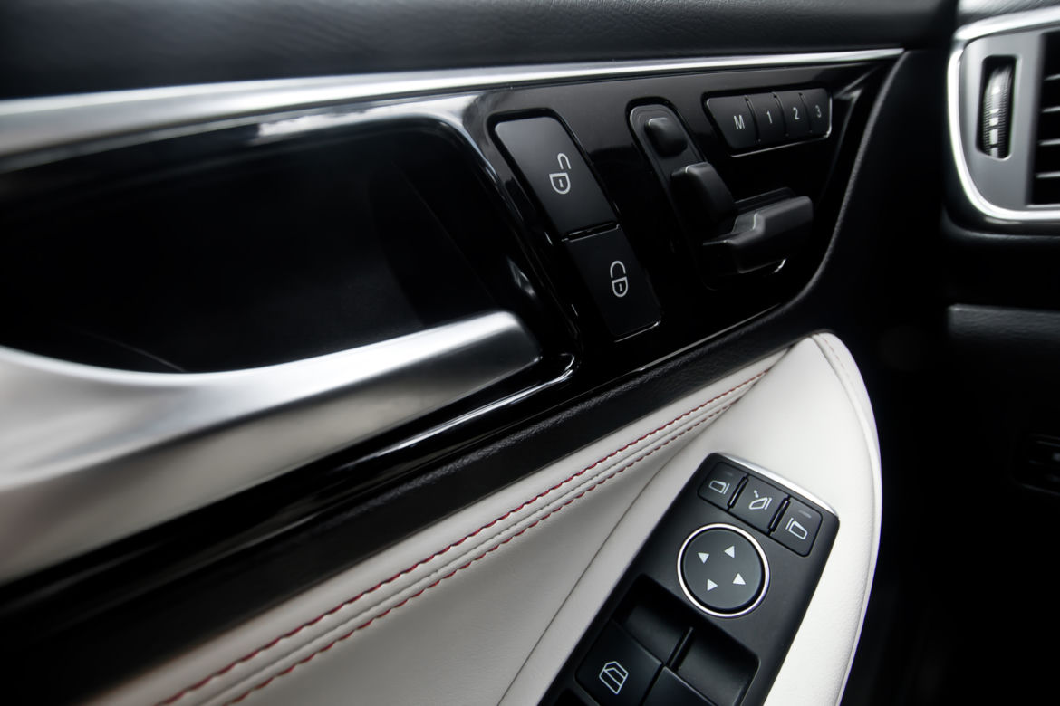 Infiniti Q30 1.6t Premium Tech Gallery White