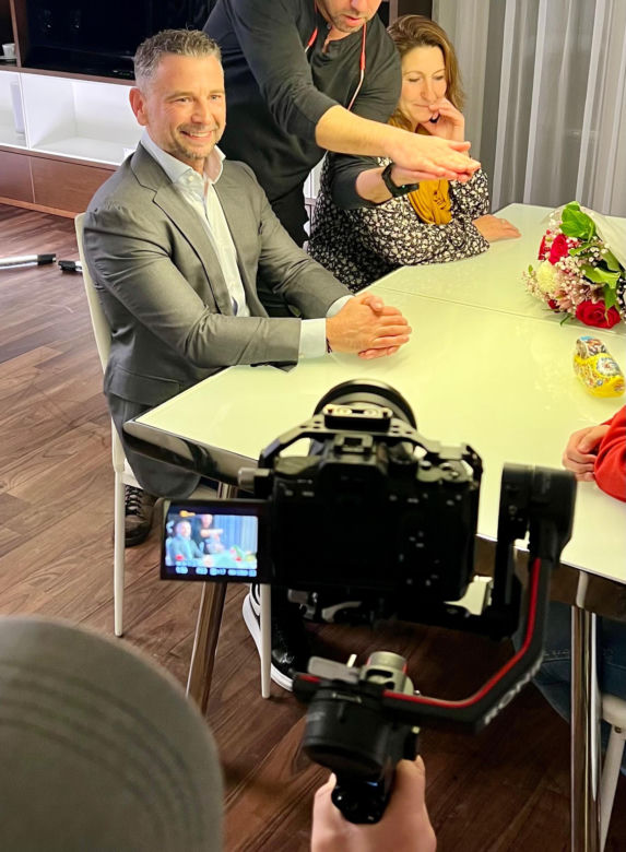 Kris Florek - polski biznesmen i celebryta z Holandii w programie "Bogaty dom, biedny" Polsat Cafe