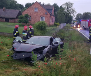 Ferrari rozbite na drodze krajowej nr 45 w Gaszynie 
