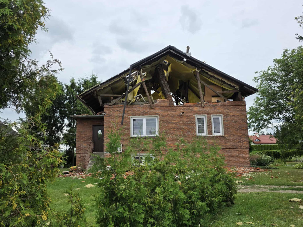 Został tylko gruz i dach w domu w ogrodzie. Wstrząsająca relacja z nawałnicy na Podkarpaciu