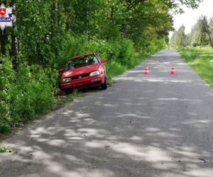 Bełcząc: PRZERAŻAJĄCY wypadek. Kierowca WYPADŁ z auta. 40-latek ZGINĄŁ na miejscu