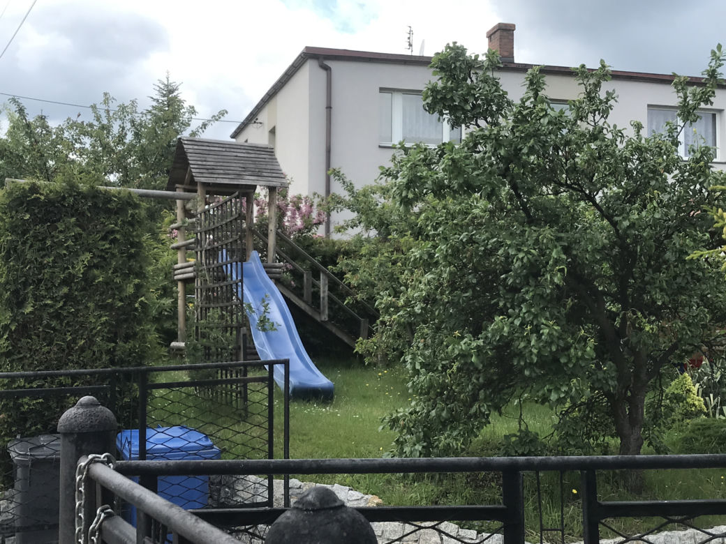 Matka wyrzuciła dziecko z okna