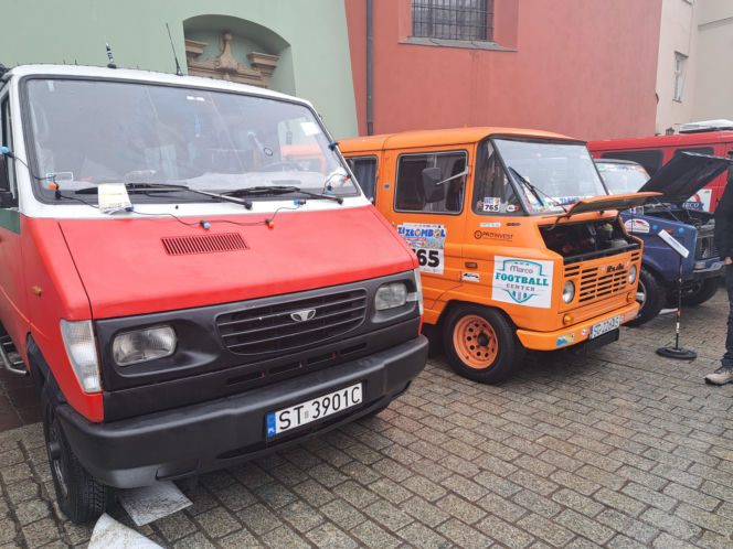 34. finał WOŚP w Krakowie. Legendarne pojazdy ZŁOMBOL na Małym Rynku