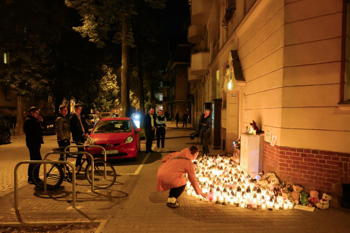 Poznań pogrążony w żałobie po morderstwie 5-latka. Tak poznaniacy żegnają ofiarę nożownika