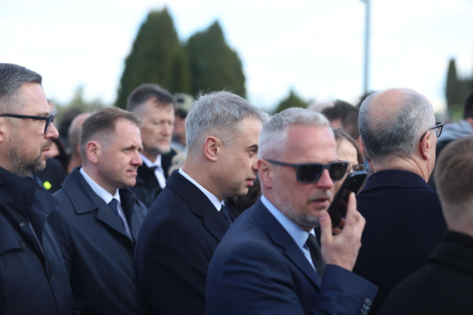 Polacy żegnają Łukasza Litewkę. Kondukt żałobny