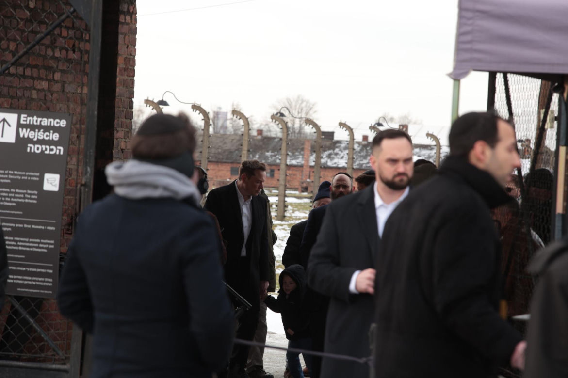 Elon Musk w Auschwitz upamiętnia ofiary