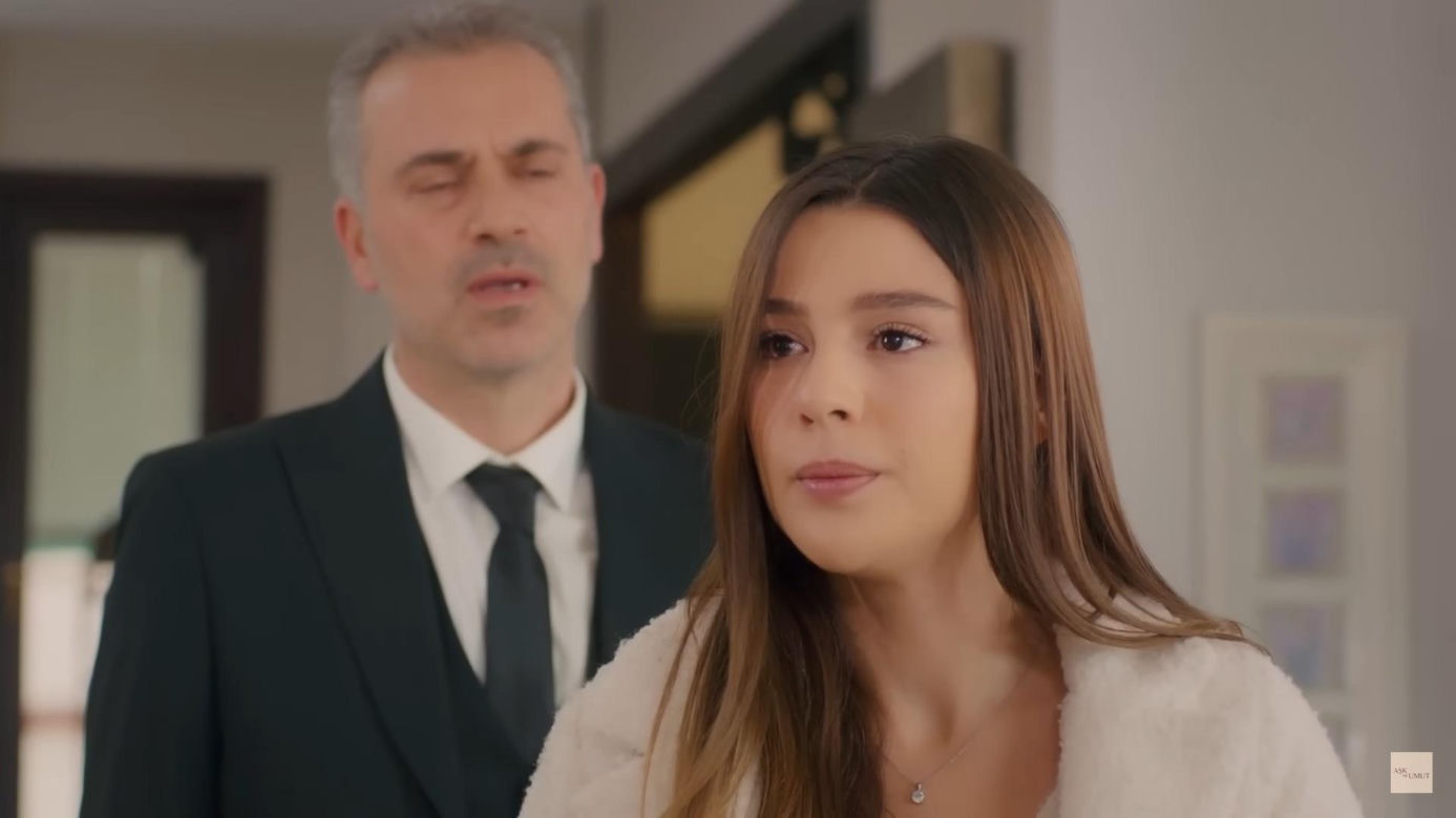 Bülent nie może pogodzić się z decyzją Zeynep i planuje ją zatrzymać