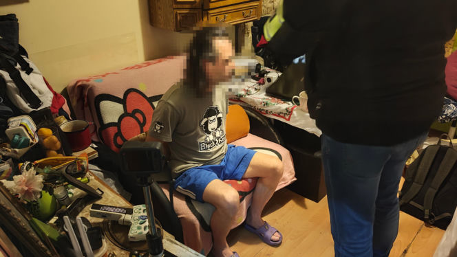 Ale oblech! 12-latka ofiarą, on nalegał na spotkanie i namawiał do stosunku. 40-latek w sidłach policji