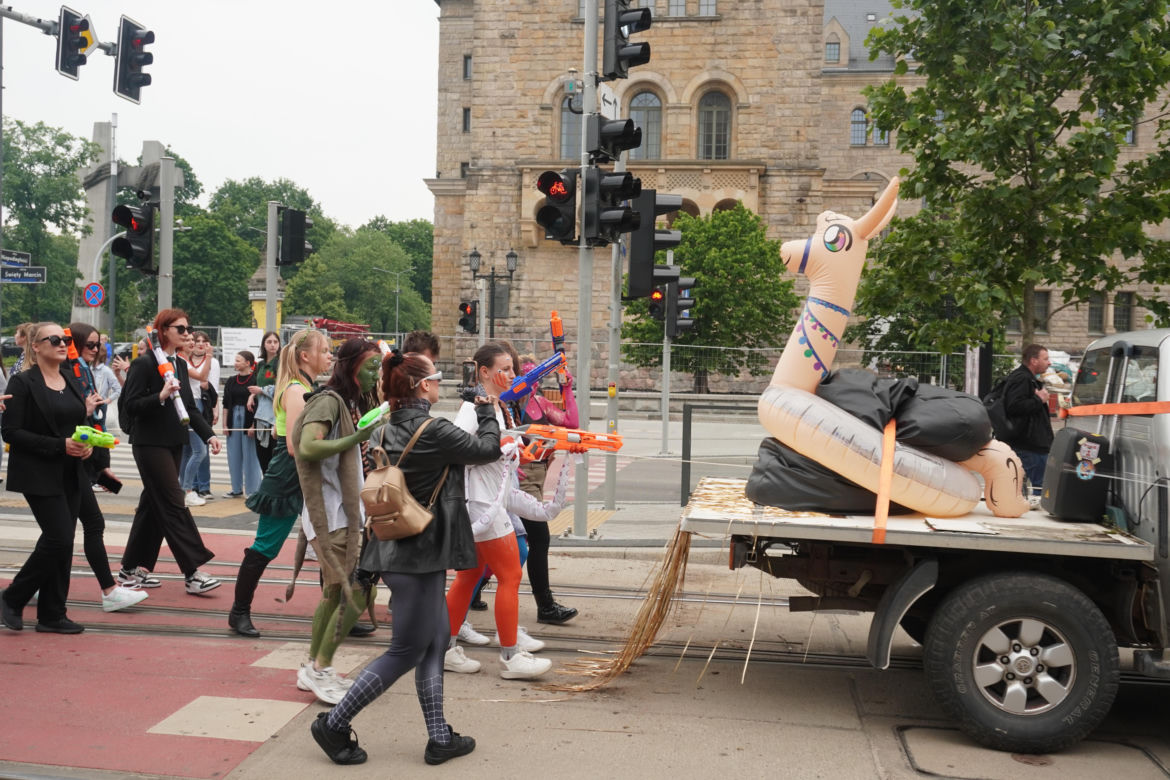Studenci przejęli Poznań. Zobaczcie jak wyglądał Pochód Juwenaliowy 2024!