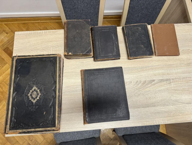 Warszawa: Policja odzyskuje skradzione żydowskie księgi. Znamy kulisy sprawy