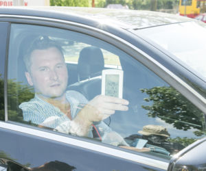 25 minut gotowałem sie w aucie