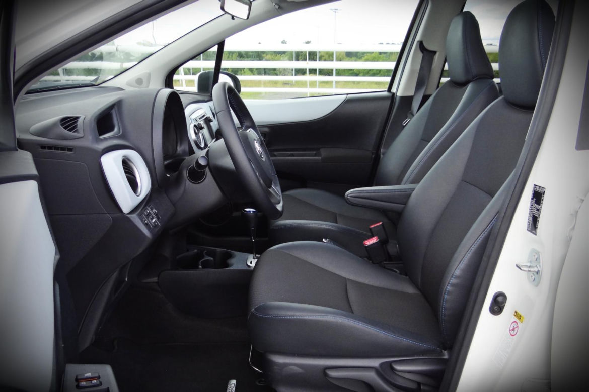 Toyota Yaris Hybrid 100
