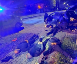 Kibole szykowali nocną ustawkę z użyciem gazu i pałek. Policja wkroczyła do akcji
