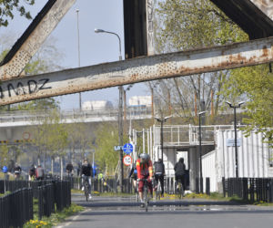 Rozluźnienie w Warszawie. Otwarte Parki i bulwary