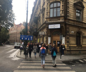 Kraków. Gigantyczne kolejki w punktach sprzedaży biletów MPK [ZDJĘCIA]