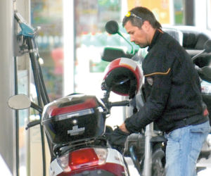 Zientarski na motorze! Znów gna po ulicach