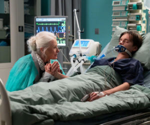 Na dobre i na złe odc. 977. haker Drago (Piotr Gadomski), matka Konstancja Kowalska (Agnieszka Mandat)