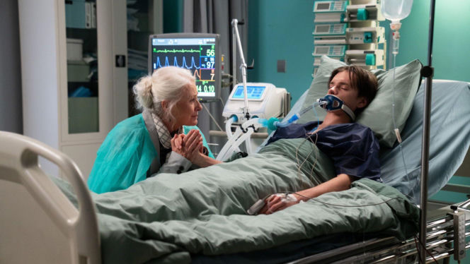 Na dobre i na złe odc. 977. haker Drago (Piotr Gadomski), matka Konstancja Kowalska (Agnieszka Mandat)