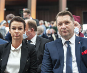 Przemysław Czarnek był królem parkietu we włoskim hotelu. Tam poznał piękną małżonkę [ZDJĘCIA]