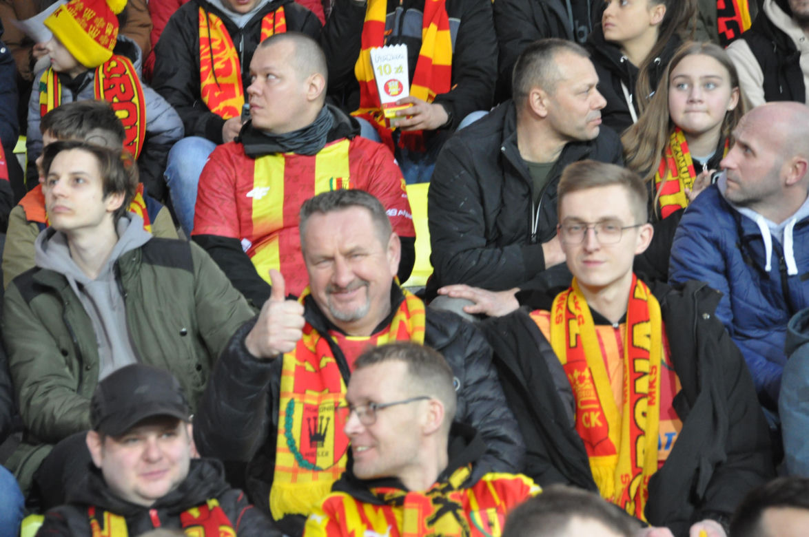 Korona Kielce - Legia Warszawa. Zdjęcia kibiców na Suzuki Arenie